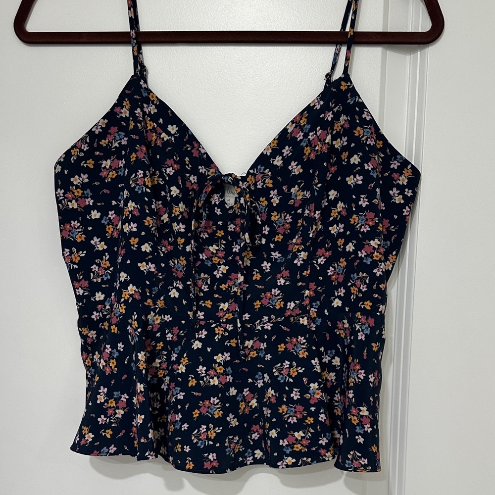 Tallie Cropped Sweetheart Cami - Picture 2 of 8